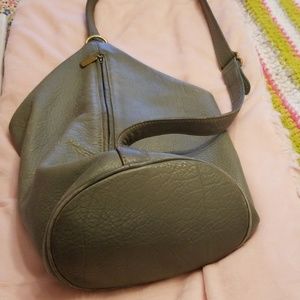 Bag 17" from bottom to point at top.